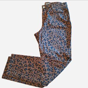 Women's size 10 leopard print high-rise skinny jeans by Crown & Ivy